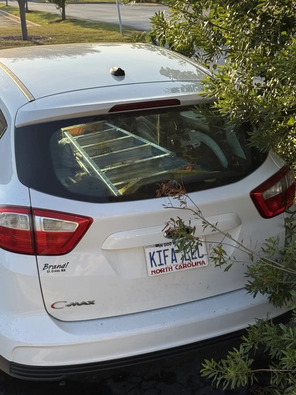 Kifa Wallcovering branded work vehicle